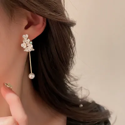 Elegant earrings with tassels flowered simple and elegant design